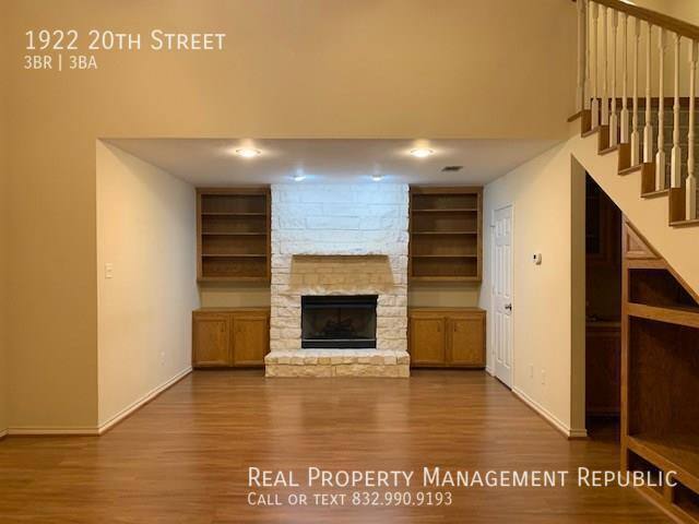Townhouse for rent at 1922 20th St, Huntsville, TX 77340
