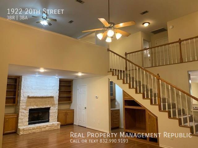 Townhouse for rent at 1922 20th St, Huntsville, TX 77340