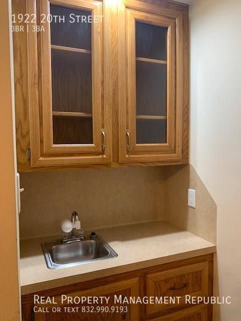 Townhouse for rent at 1922 20th St, Huntsville, TX 77340