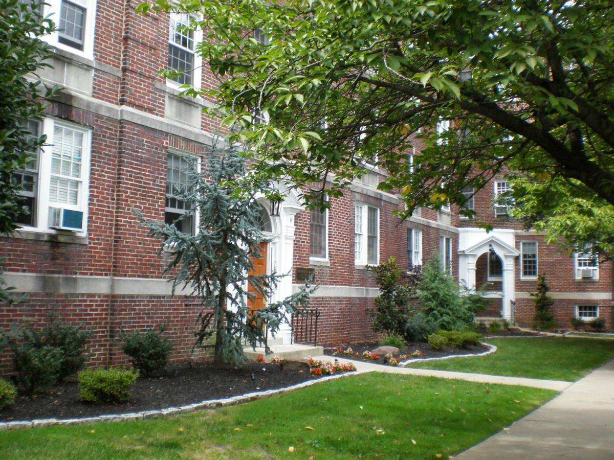 Apartment for rent at 2 Linden Ave, Haddonfield, NJ 08033