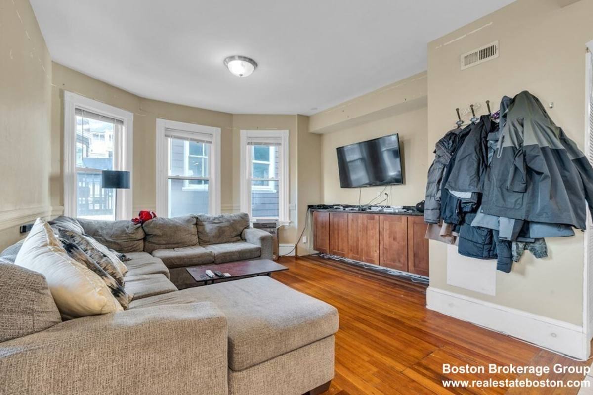 Apartment for rent at 192 Saint Alphonsus St #4, Roxbury Crossing, MA 02120