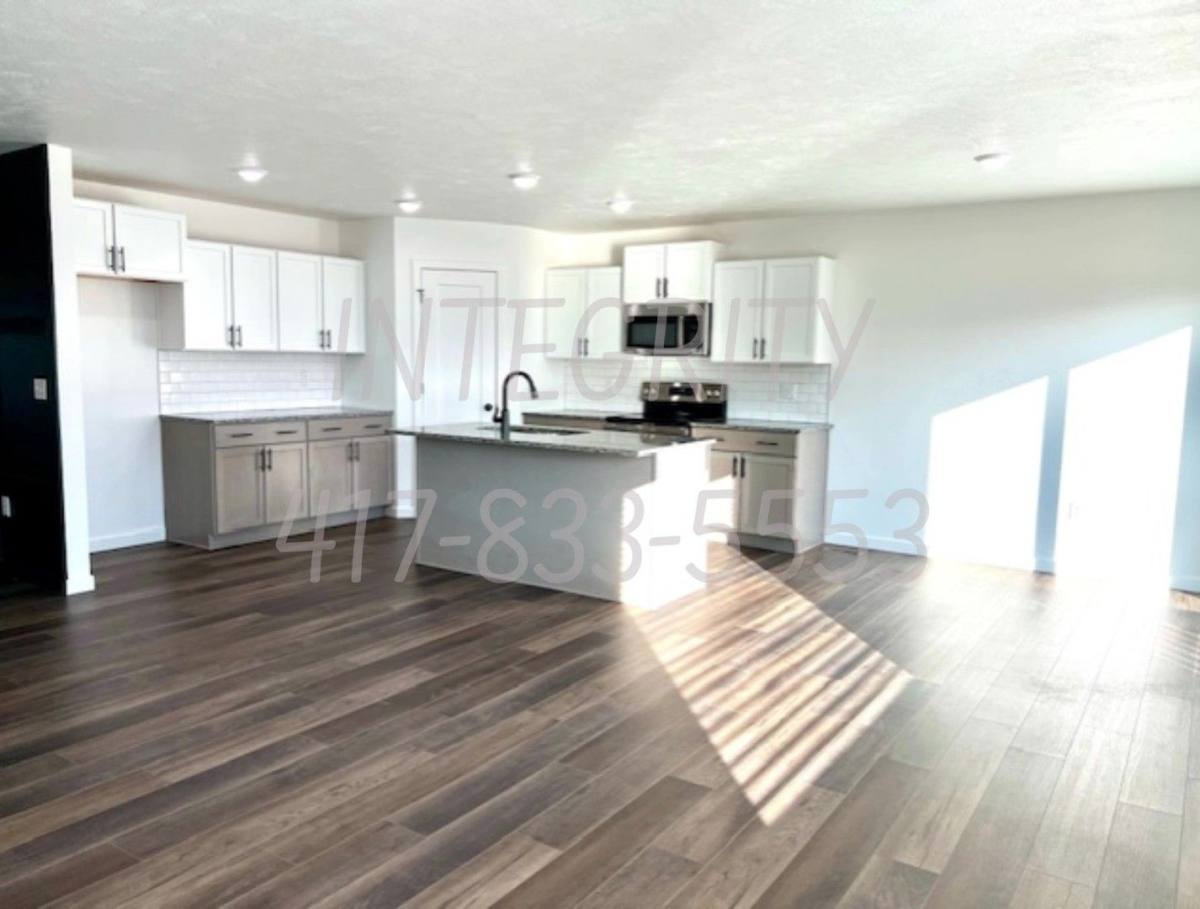 House for rent at 800 Hoffman Hills Blvd, Willard, MO 65781