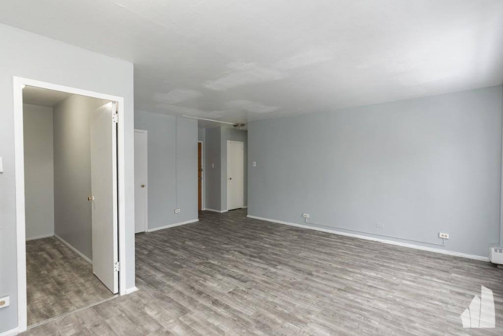 Apartment for rent at 7333 N Ridge Blvd #303, Chicago, IL 60645