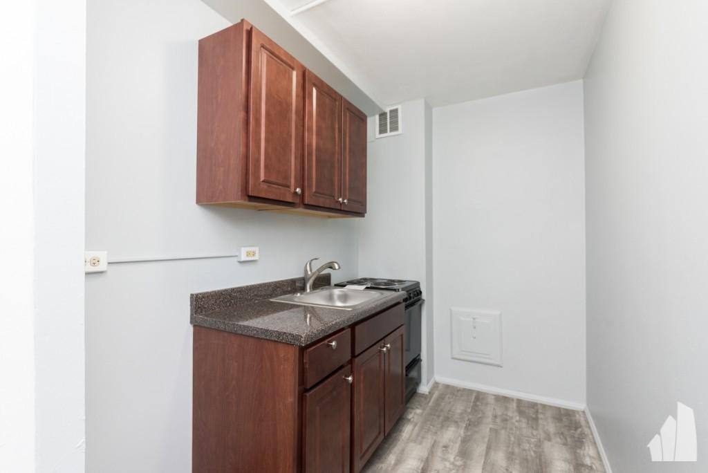 Apartment for rent at 7333 N Ridge Blvd #303, Chicago, IL 60645