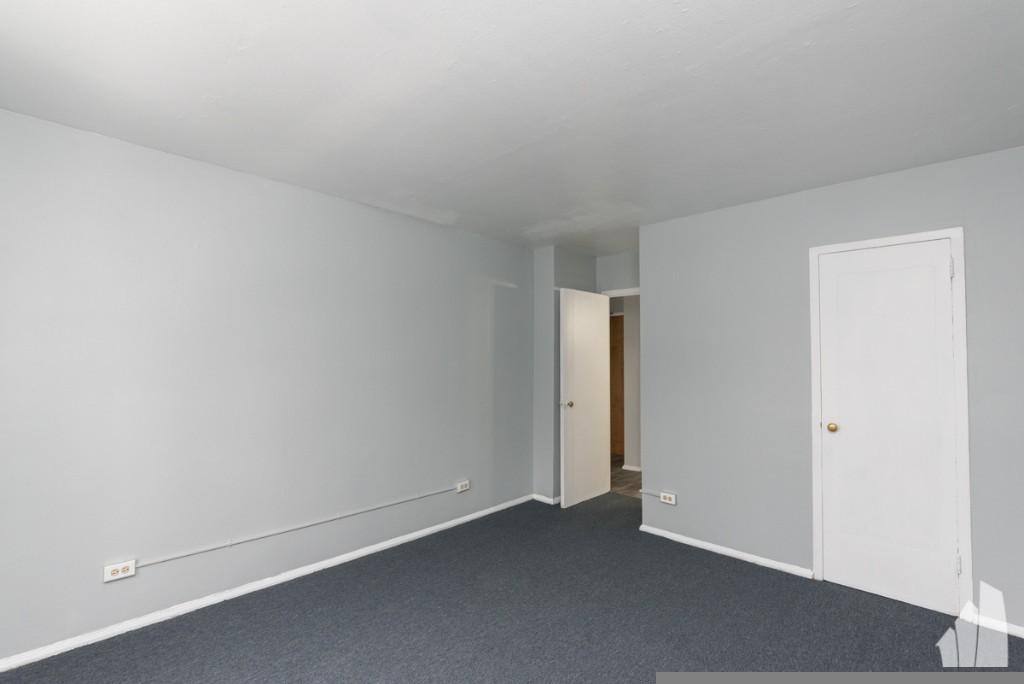 Apartment for rent at 7333 N Ridge Blvd #303, Chicago, IL 60645