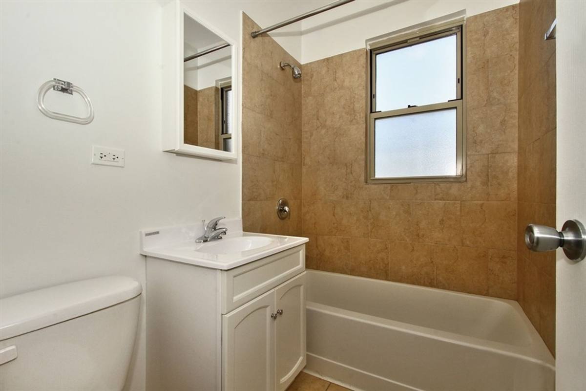 Apartment for rent at 8238 S Ellis Ave, Chicago, IL 60619