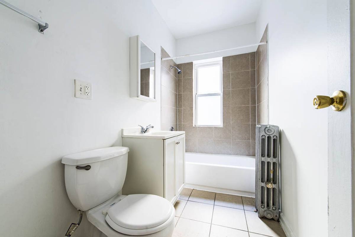 Apartment for rent at 4815-23 W Cortez St, Chicago, IL 60651