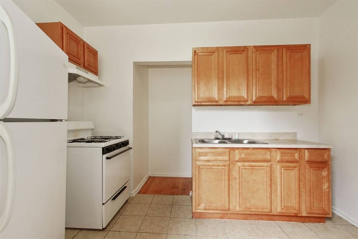 Apartment for rent at 1742-56 E 72nd St, Chicago, IL 60649