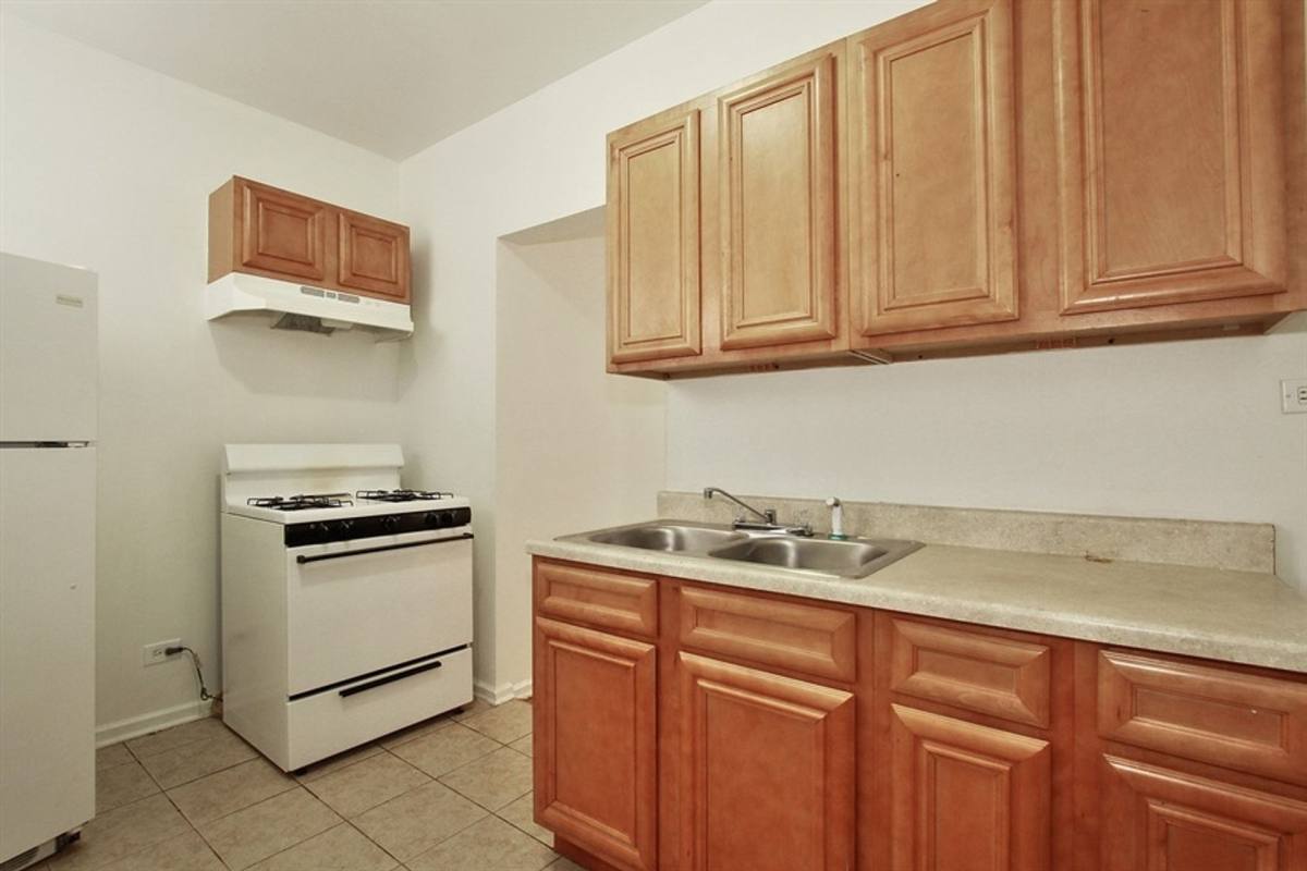Apartment for rent at 1742-56 E 72nd St, Chicago, IL 60649