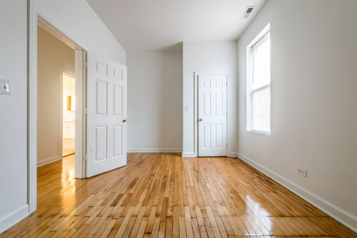 Apartment for rent at 2817 E 77th St, Chicago, IL 60649