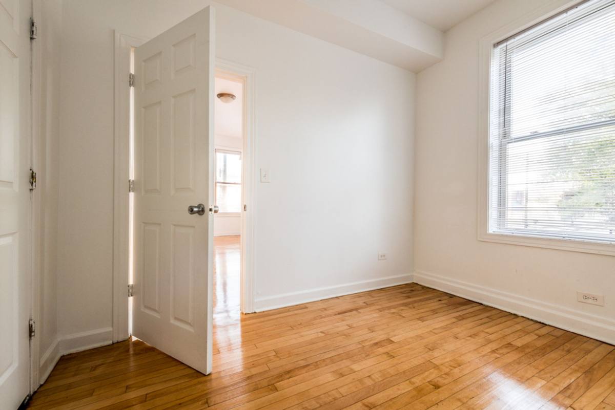 Apartment for rent at 2817 E 77th St, Chicago, IL 60649