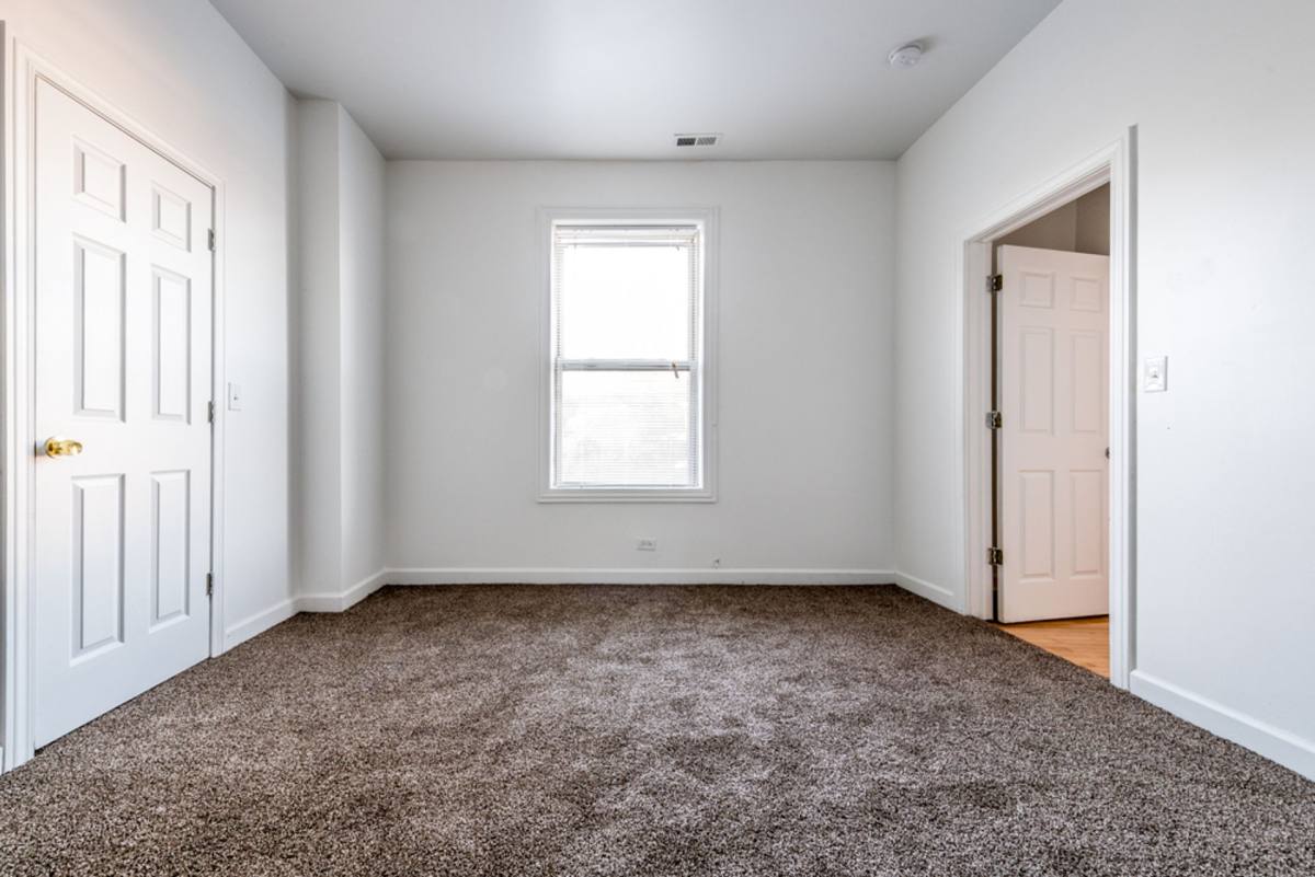 Apartment for rent at 2817 E 77th St, Chicago, IL 60649