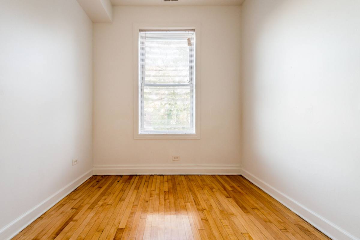 Apartment for rent at 2817 E 77th St, Chicago, IL 60649