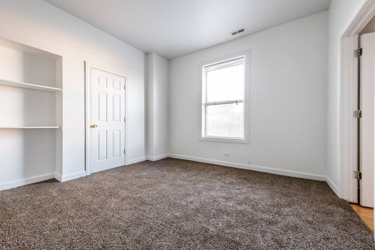 Apartment for rent at 2817 E 77th St, Chicago, IL 60649