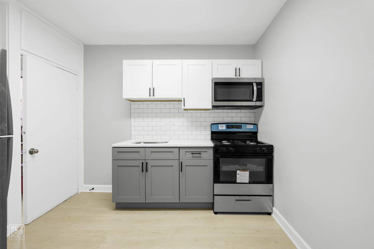 Apartment for rent at 7031 S Chappel, Chicago, IL 60649