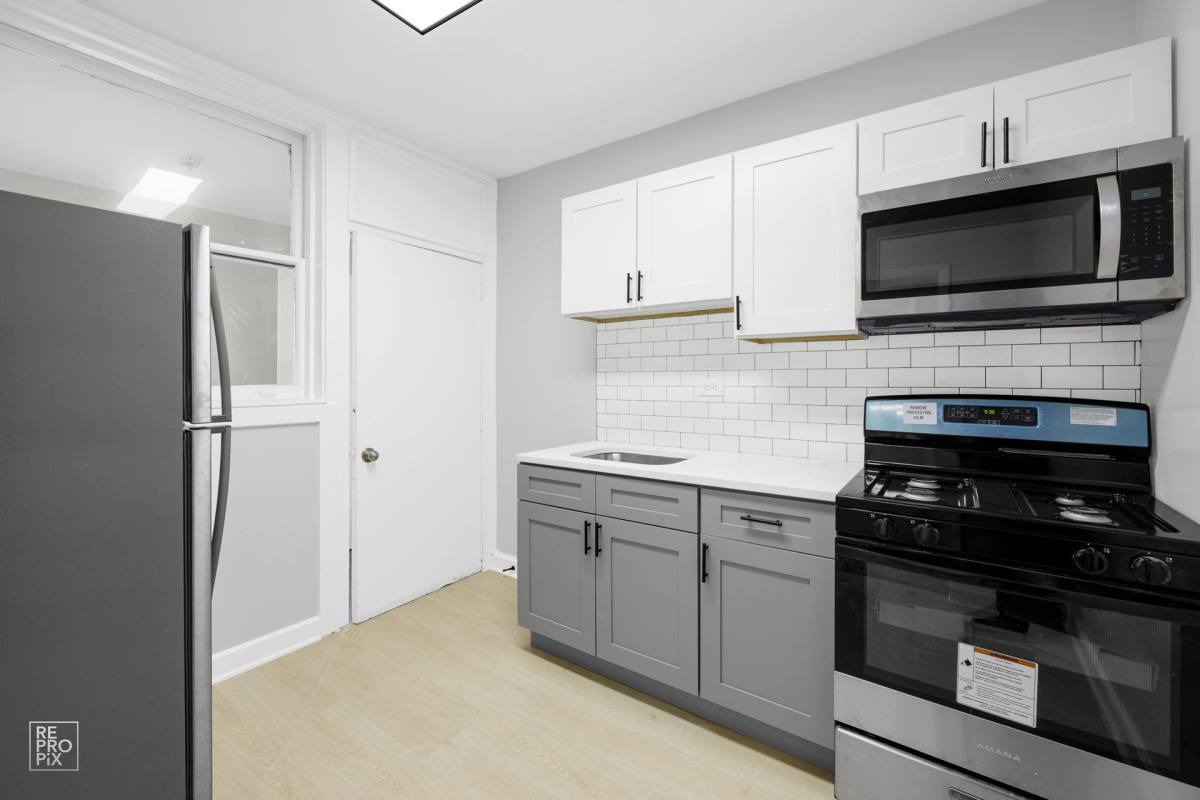 Apartment for rent at 7031 S Chappel, Chicago, IL 60649