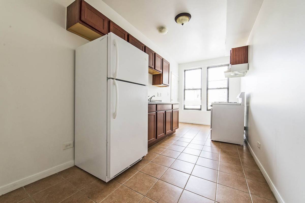 Apartment for rent at 7263 S Coles, Chicago, IL 60649