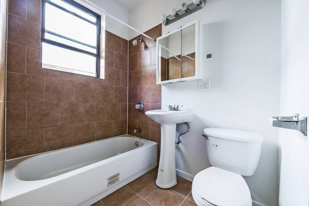 Apartment for rent at 7263 S Coles, Chicago, IL 60649