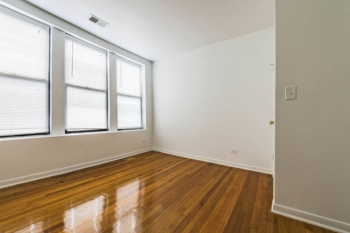 Apartment for rent at 7263 S Coles, Chicago, IL 60649