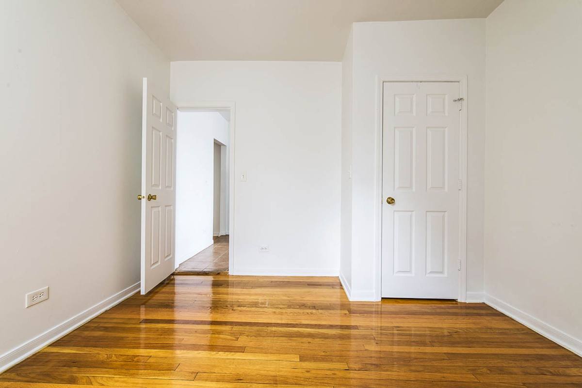 Apartment for rent at 7263 S Coles, Chicago, IL 60649