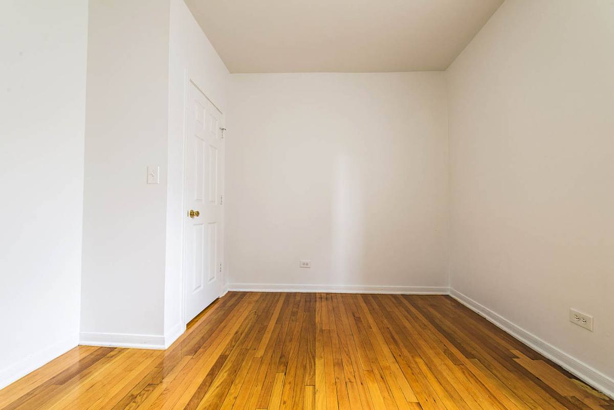 Apartment for rent at 7263 S Coles, Chicago, IL 60649