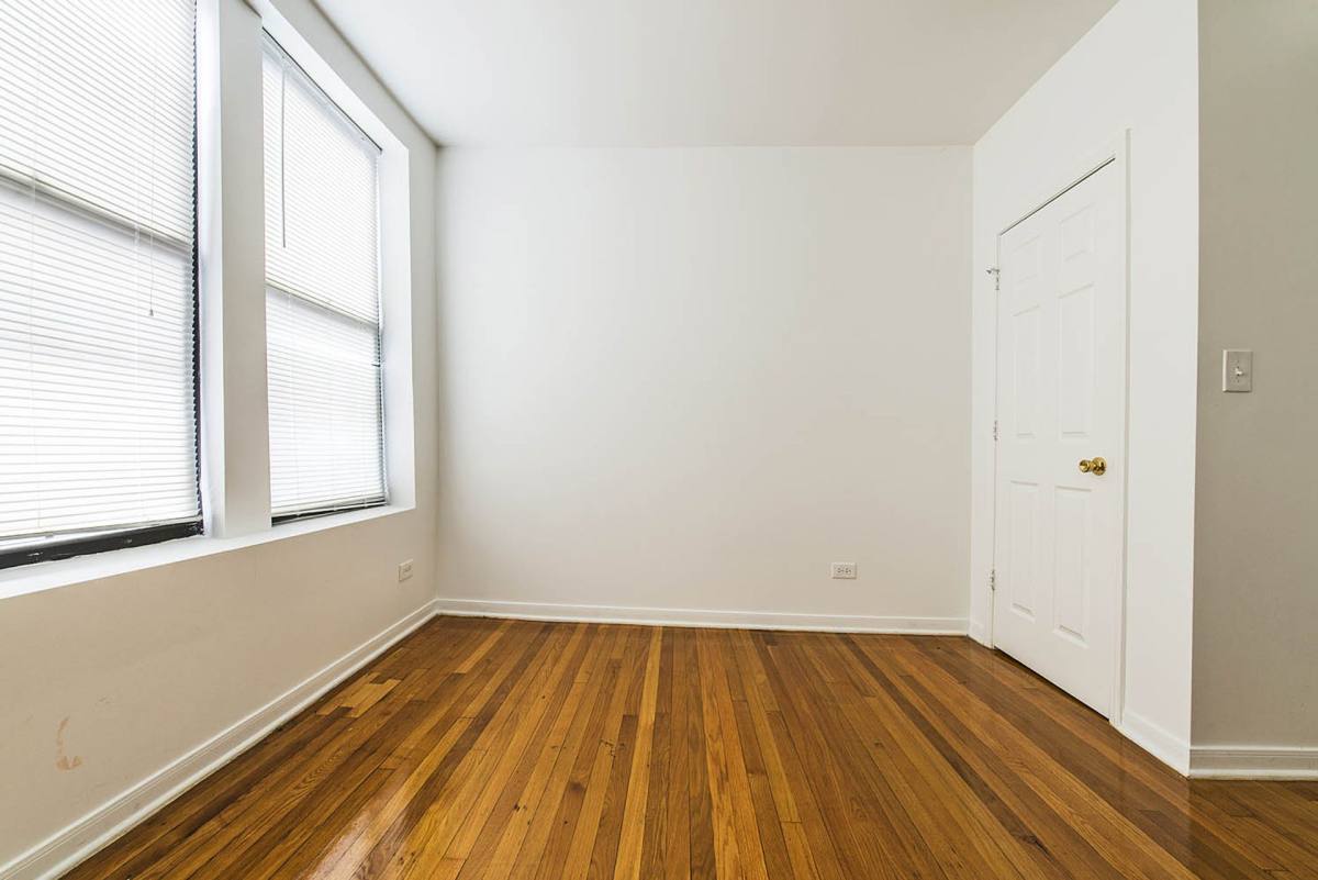 Apartment for rent at 7263 S Coles, Chicago, IL 60649