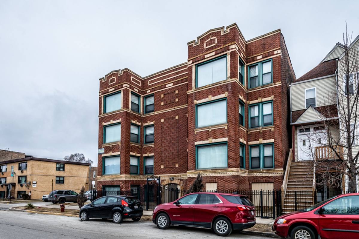 Apartment for rent at 2900 E 91st St, Chicago, IL 60617