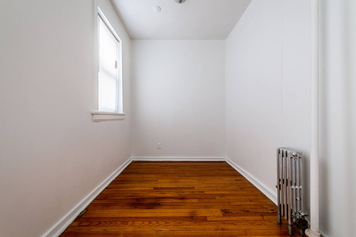 Apartment for rent at 2900 E 91st St, Chicago, IL 60617
