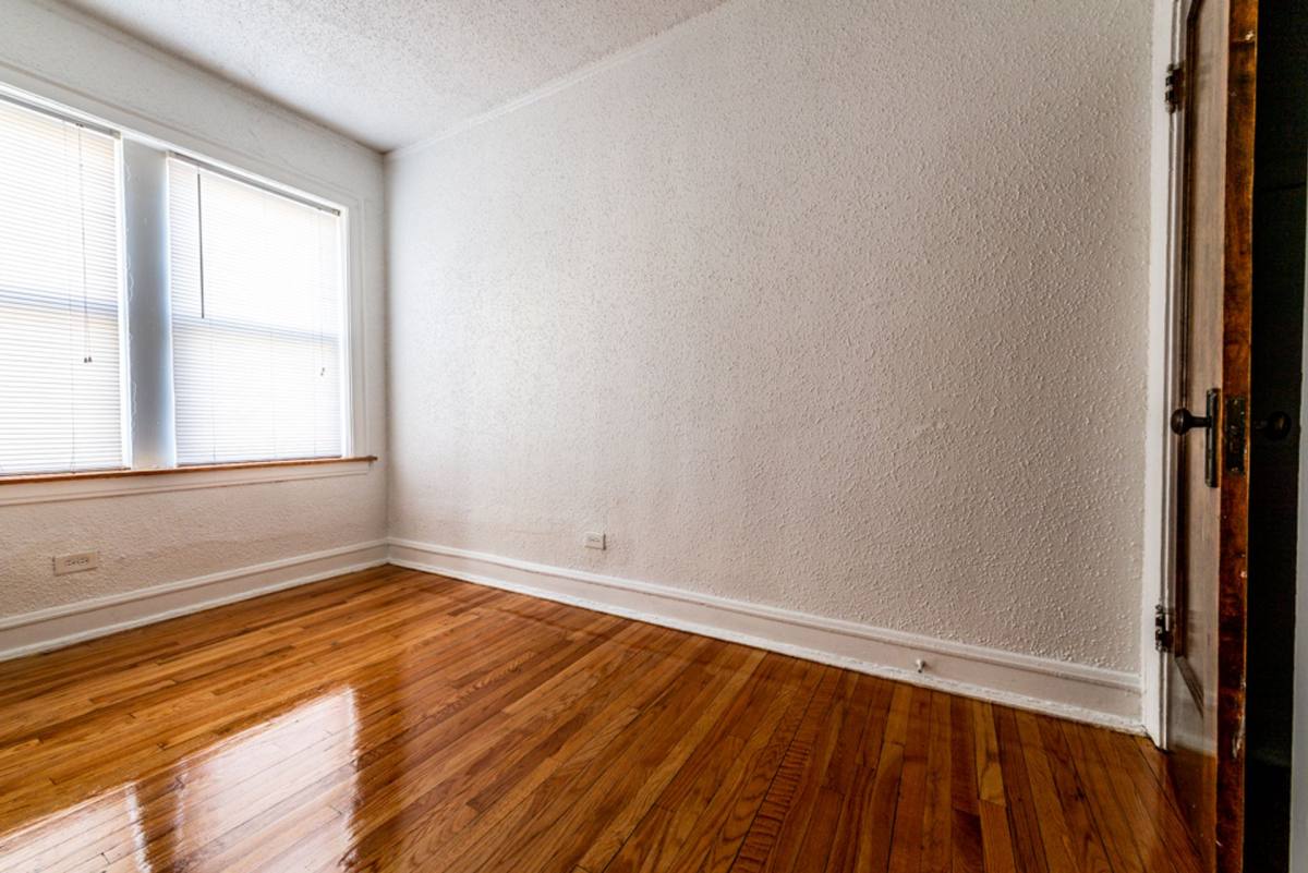 Apartment for rent at 7800-06 S Essex, Chicago, IL 60649