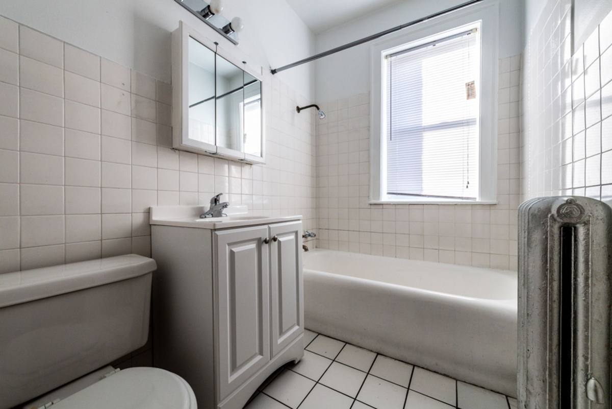 Apartment for rent at 7800-06 S Essex, Chicago, IL 60649