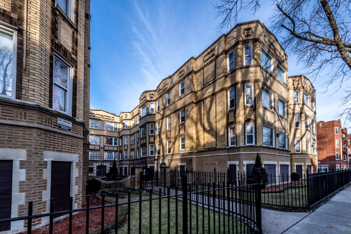 Apartment for rent at 7800-06 S Essex, Chicago, IL 60649