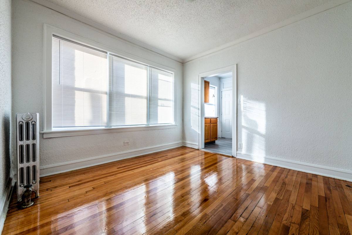 Apartment for rent at 7800-06 S Essex, Chicago, IL 60649