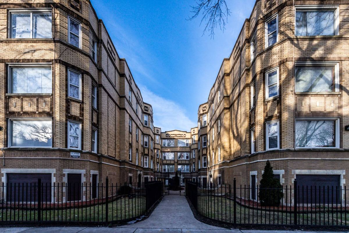 Apartment for rent at 7800-06 S Essex, Chicago, IL 60649