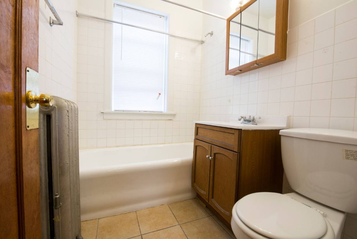 Apartment for rent at 7800-06 S Essex, Chicago, IL 60649