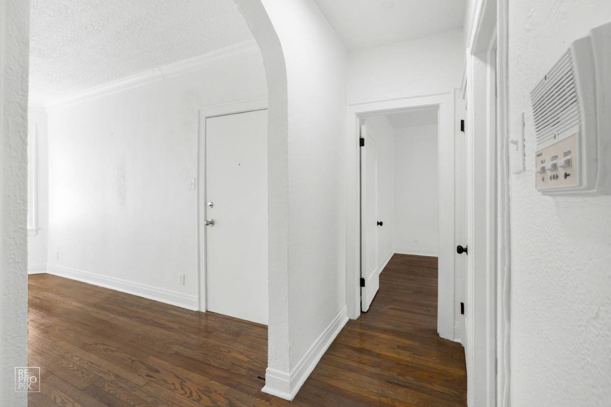 Apartment for rent at 7801-13 S Essex, Chicago, IL 60649