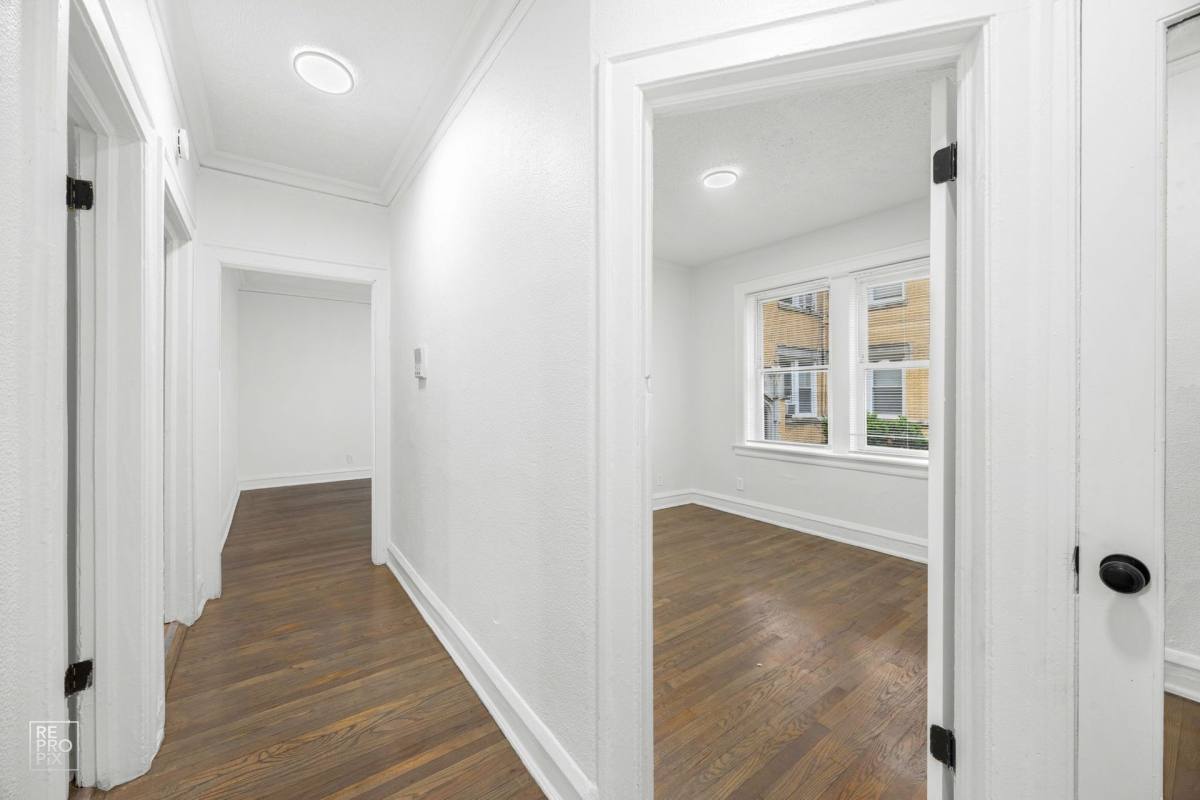 Apartment for rent at 7801-13 S Essex, Chicago, IL 60649