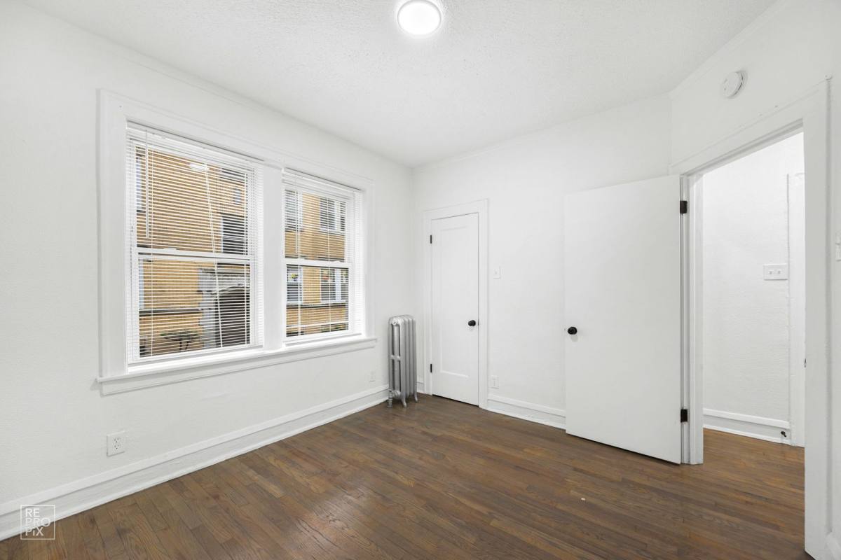 Apartment for rent at 7801-13 S Essex, Chicago, IL 60649