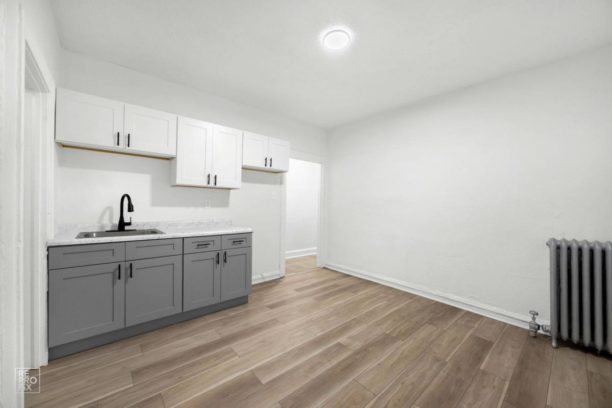 Apartment for rent at 7801-13 S Essex, Chicago, IL 60649
