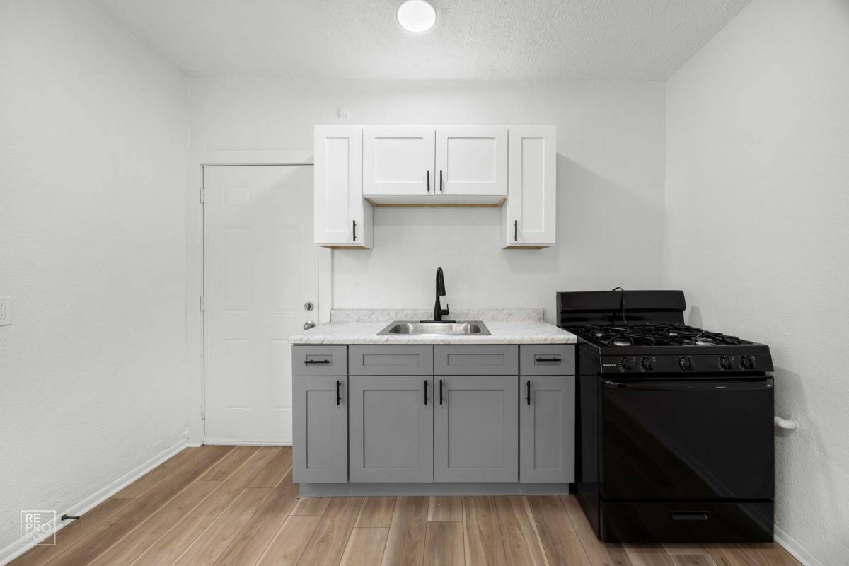 Apartment for rent at 7801-13 S Essex, Chicago, IL 60649
