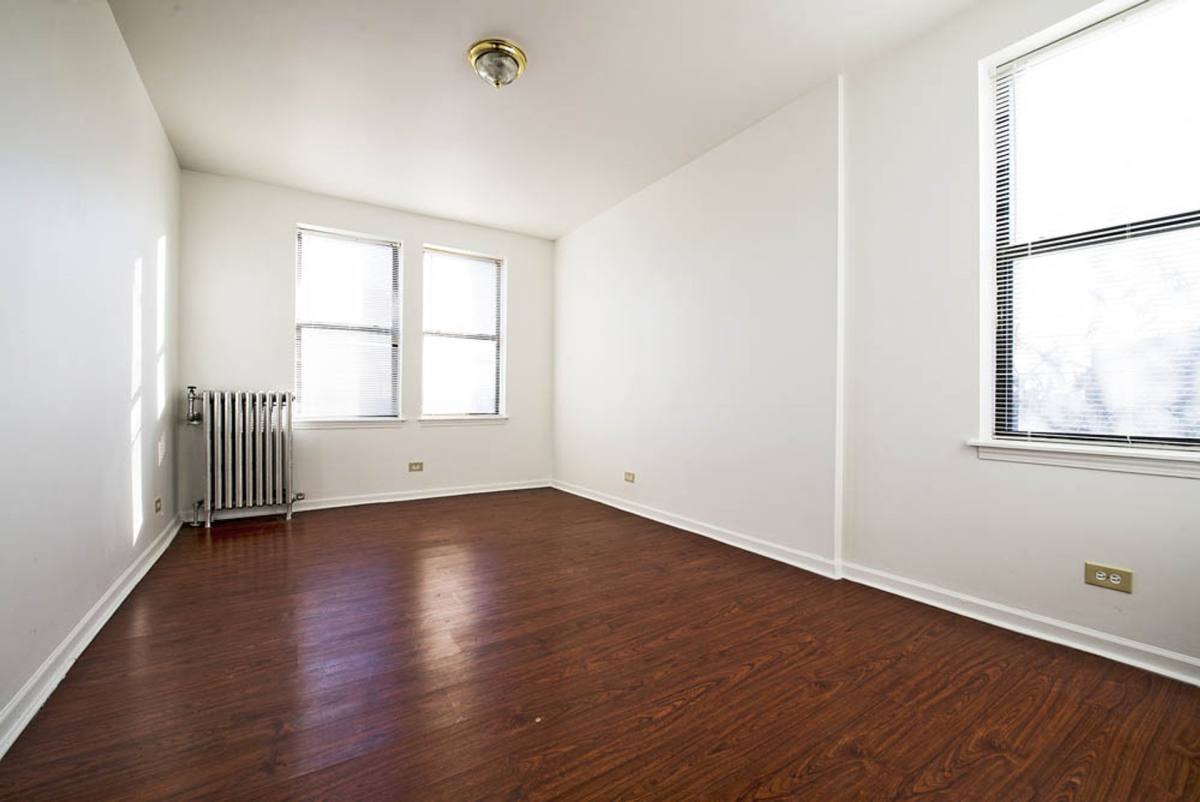 Apartment for rent at 1734 E 72nd St, Chicago, IL 60649