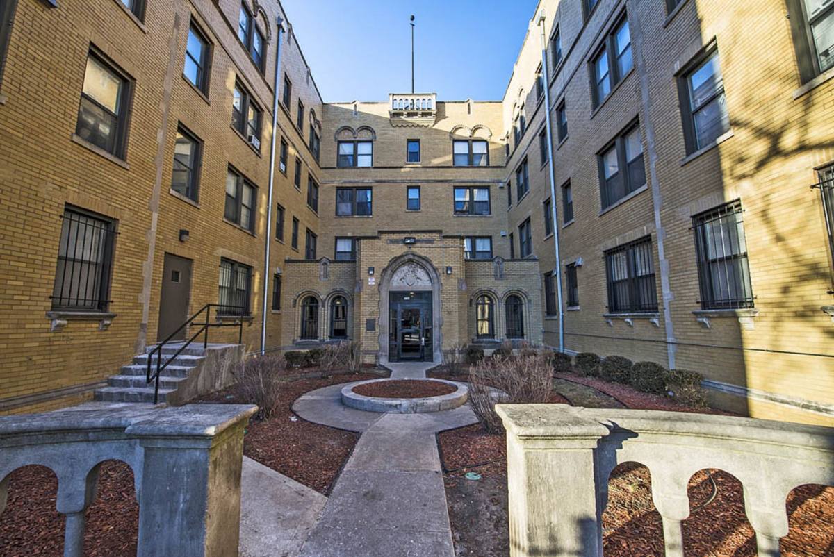 Apartment for rent at 1734 E 72nd St, Chicago, IL 60649