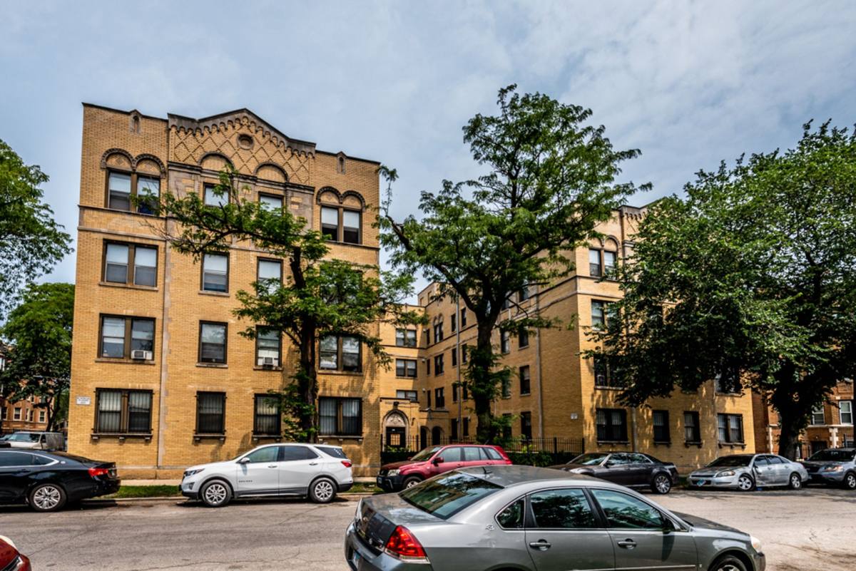 Apartment for rent at 1734 E 72nd St, Chicago, IL 60649