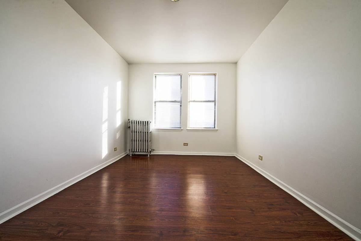 Apartment for rent at 1734 E 72nd St, Chicago, IL 60649