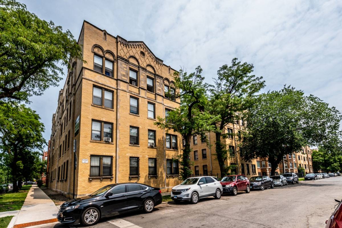 Apartment for rent at 1734 E 72nd St, Chicago, IL 60649