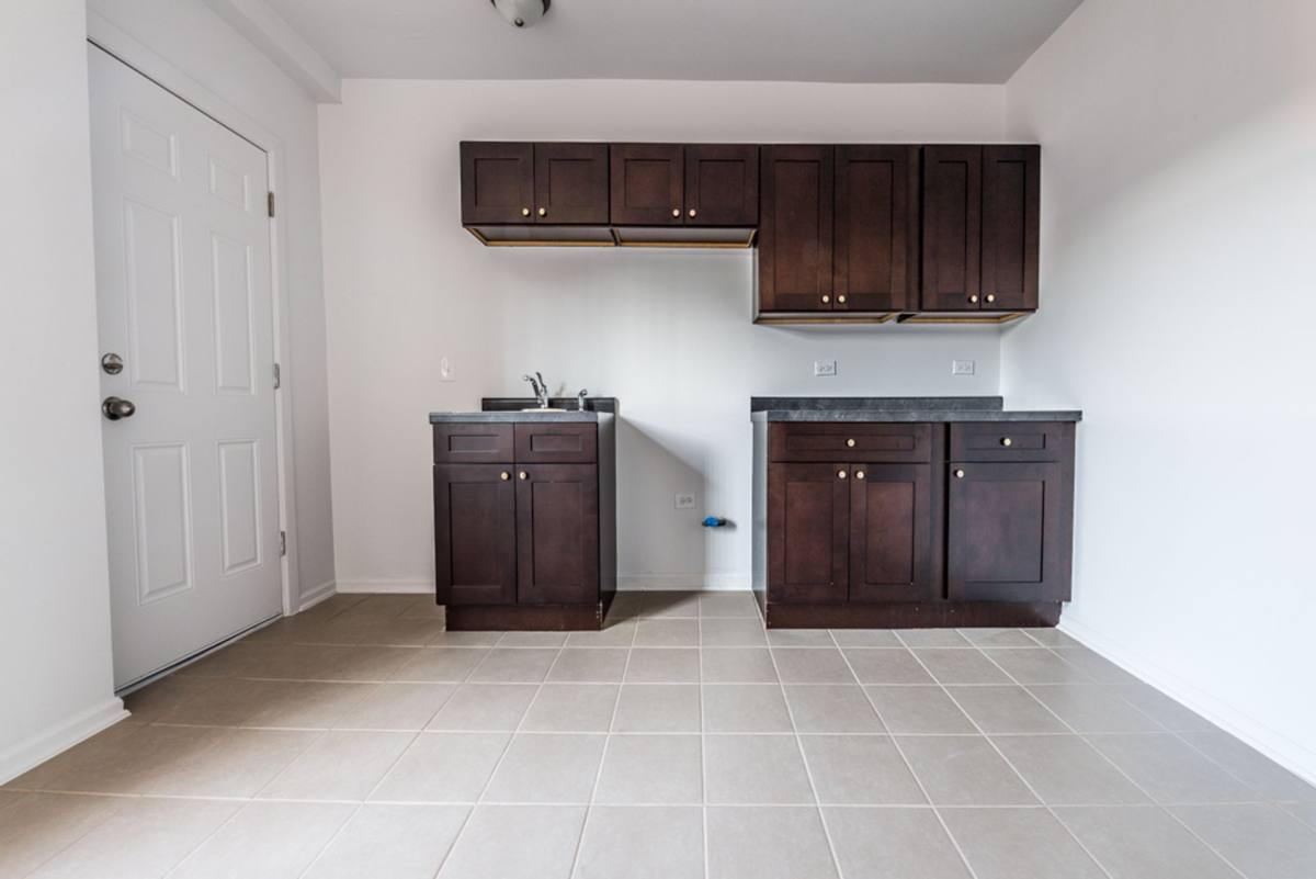 Apartment for rent at 330 N Pine Ave, Chicago, IL 60644