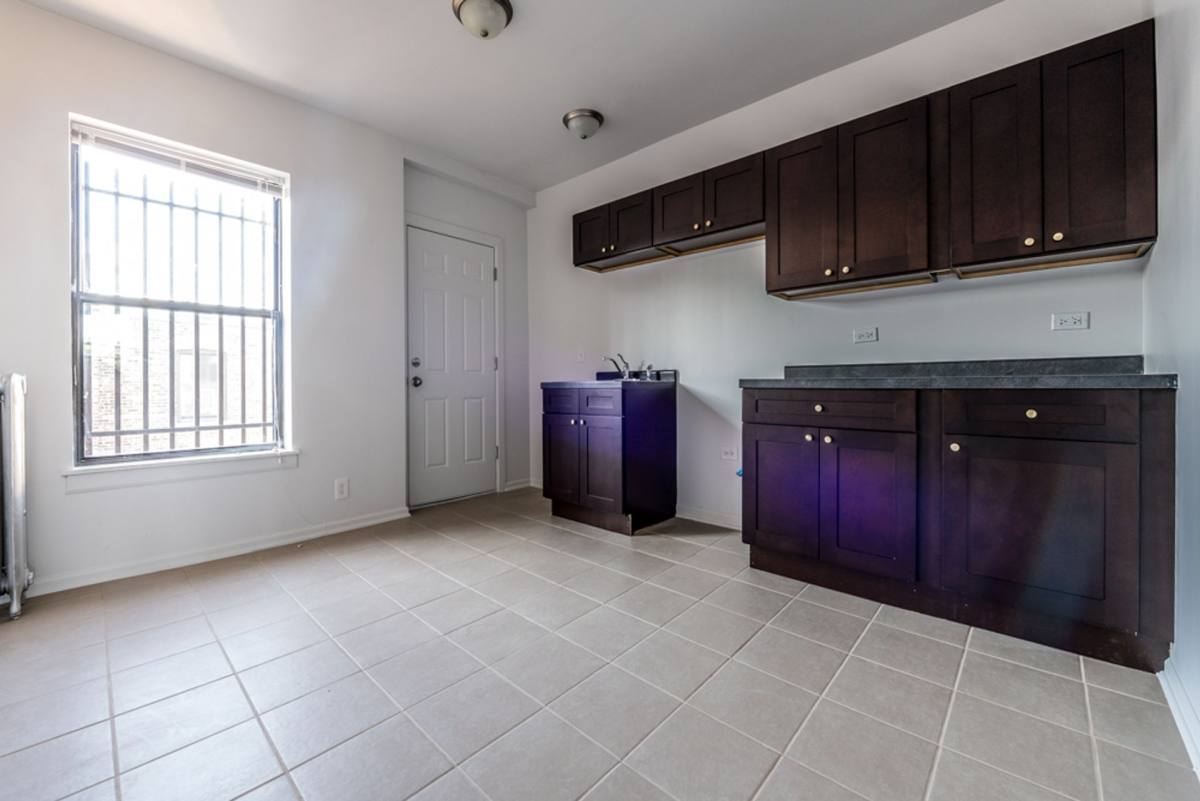 Apartment for rent at 330 N Pine Ave, Chicago, IL 60644