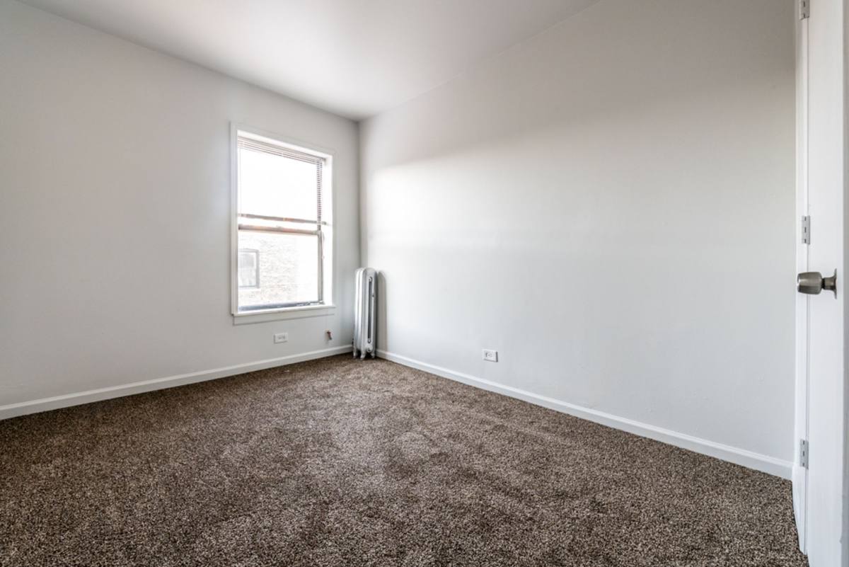 Apartment for rent at 330 N Pine Ave, Chicago, IL 60644