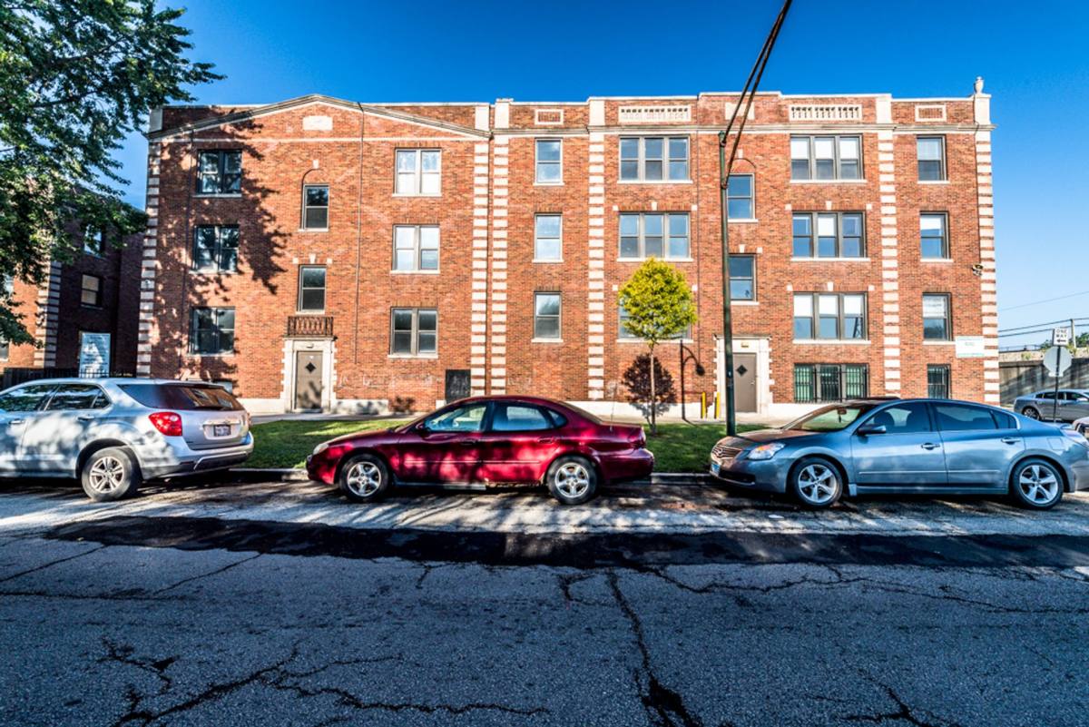 Apartment for rent at 330 N Pine Ave, Chicago, IL 60644