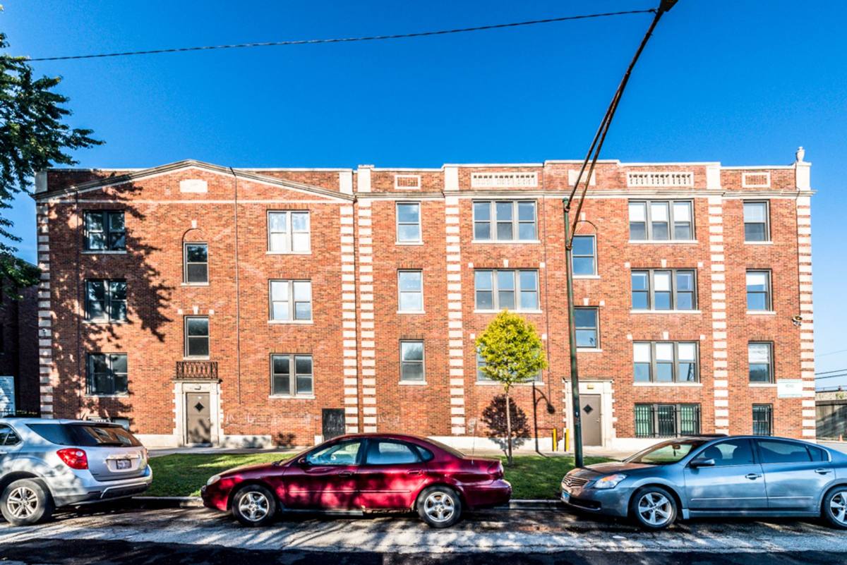 Apartment for rent at 330 N Pine Ave, Chicago, IL 60644