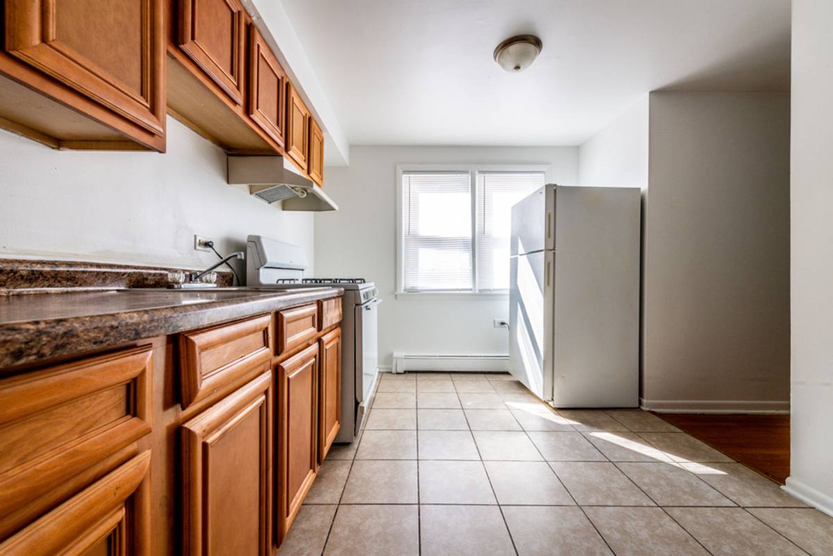 Apartment for rent at 2826 E 76th Place, Chicago, IL 60649